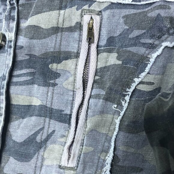 PASSPORT Girls Boho Embroidered and Distressed Camo Jacket L - Picture 2 of 12